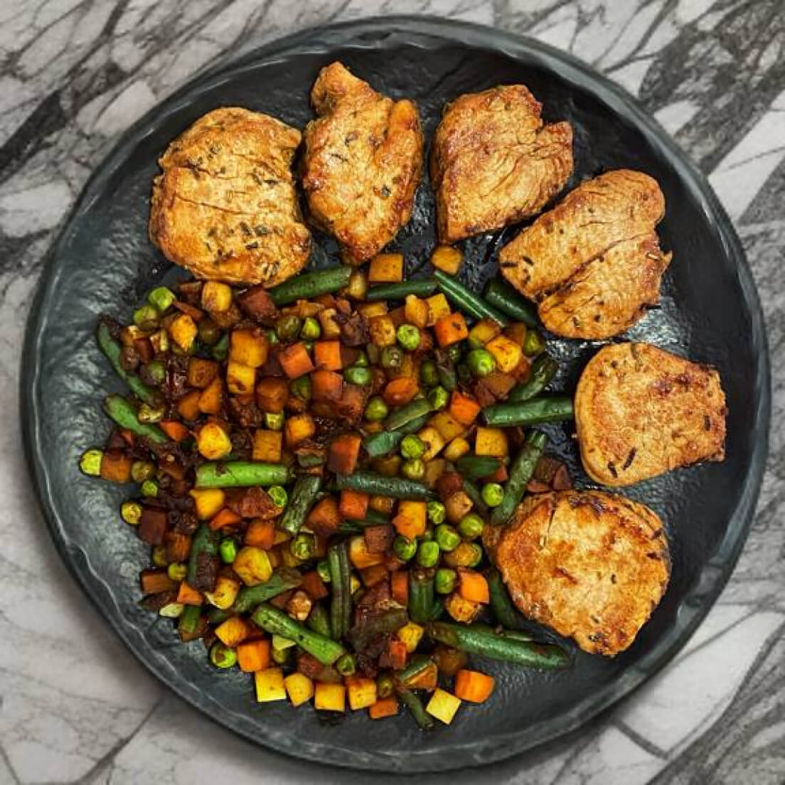 Котлеты из свинины с овощами в соусе «BBQ»