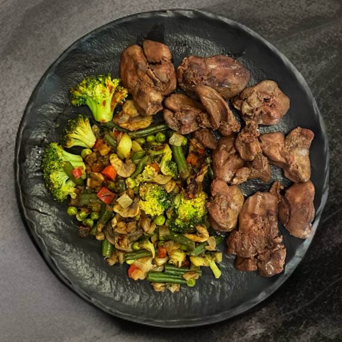 Стир-фрай с куриной печенью и овощами в соусе «Сычуаньский»